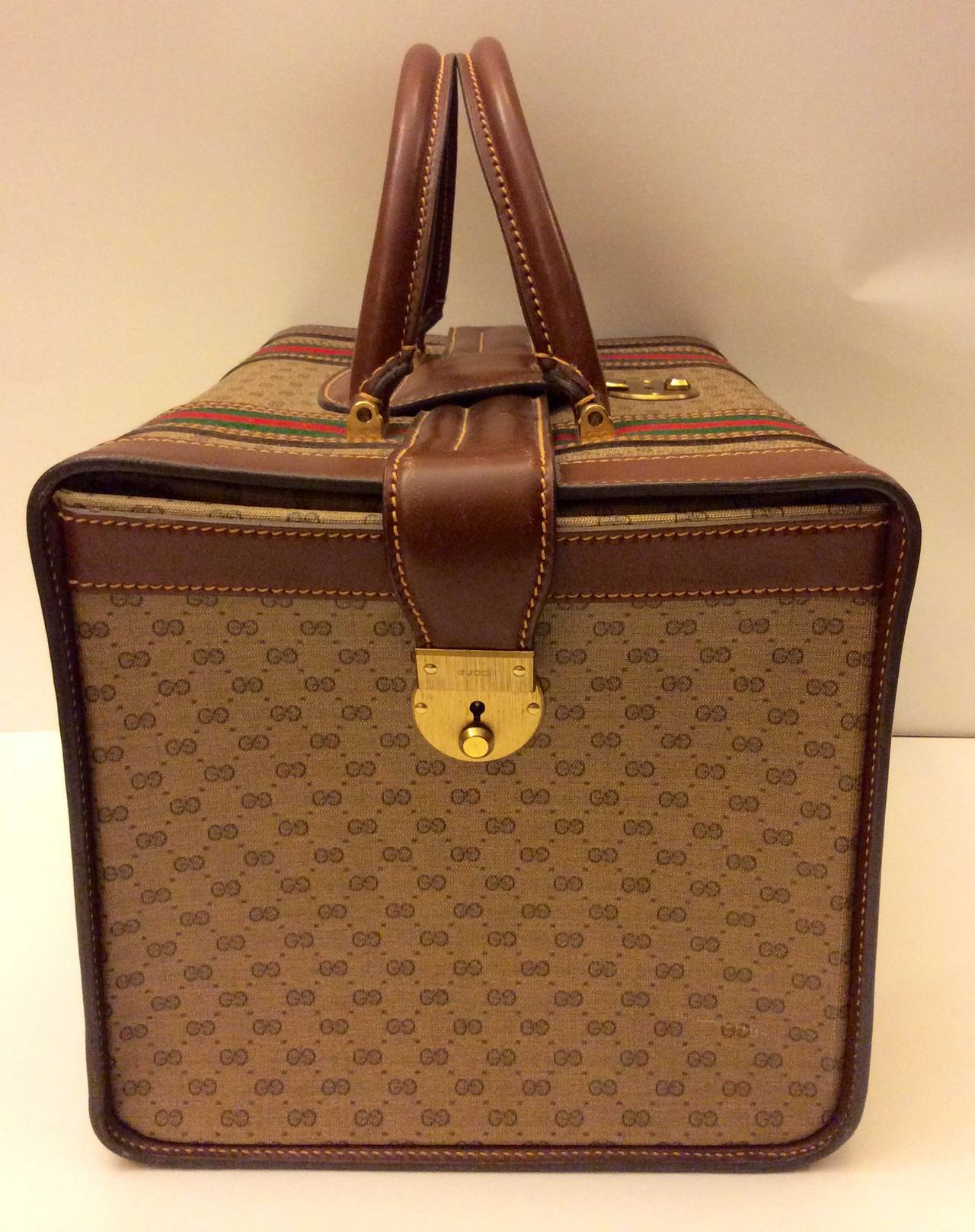 Vintage Rare Gucci Logo Classic Train Luggage Case For Sale 1