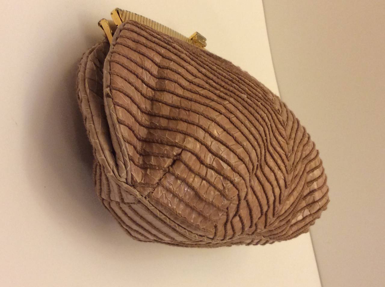 Vintage Judith Leiber Nude Snakeskin Clutch In Good Condition For Sale In Lake Park, FL