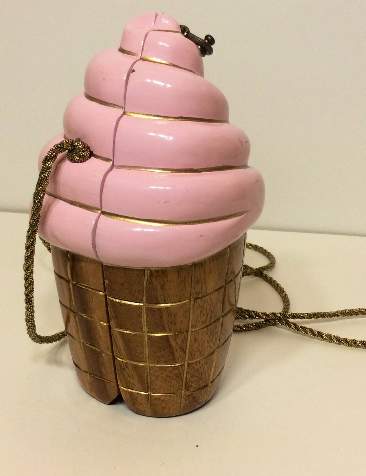 Timmy Woods Beverly Hills Rare Cupcake Ice Cream Cone Handbag In Good Condition For Sale In Lake Park, FL