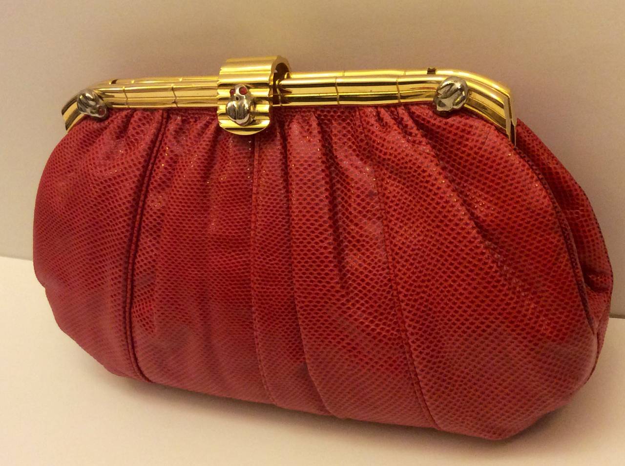 Vintage Judith Leiber Red Lizard Clutch Frog Detail In Excellent Condition For Sale In Lake Park, FL