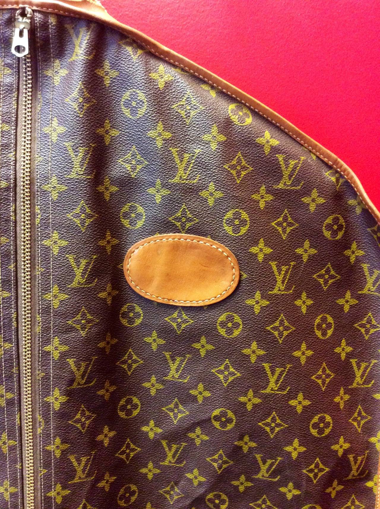 This is a rare vintage Louis Vuitton French Company monogram single hanger garment travel bag. 
Measurements : 39