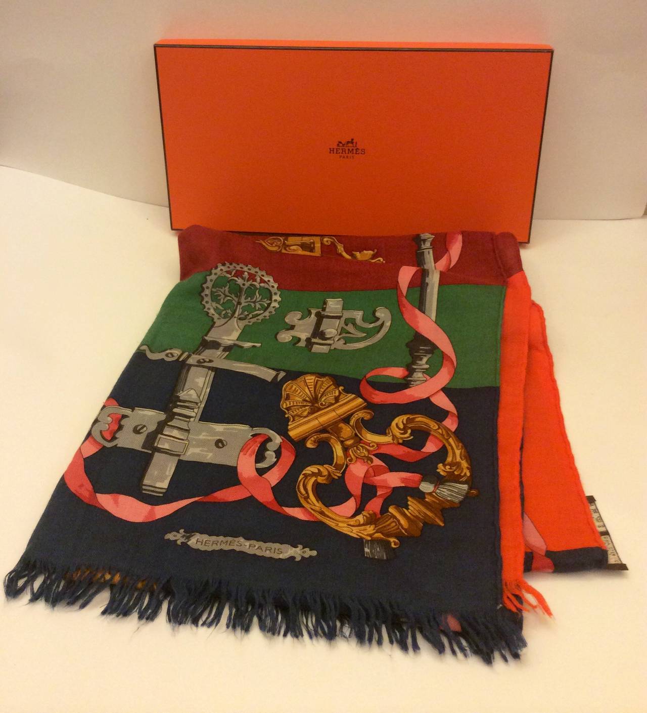 This is a gorgeous Hermes Paris vibrant bright cashmere and silk blend scarf. It may be worn as a shawl or a scarf; either way with a multitude of variations.
i65% cashmere, 35% silk. Made in France,  box included