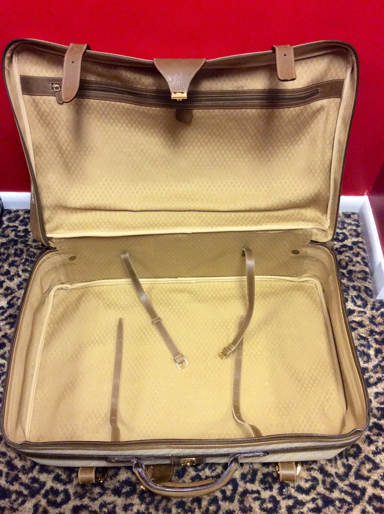 Women's or Men's Vintage Gucci Large Travel Luggage Suitcase For Sale