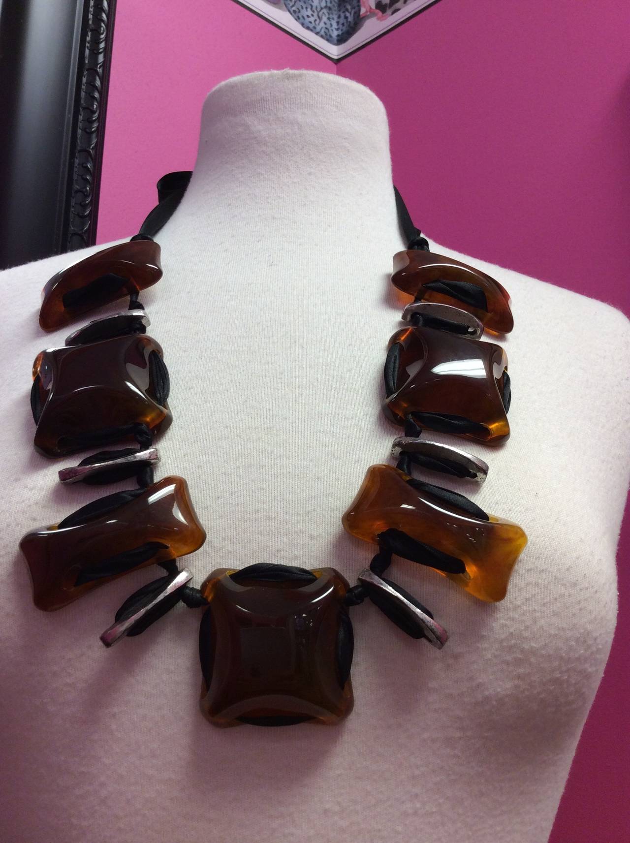This is a stunning LANVIN large chunky adjustable length ribbon necklace.