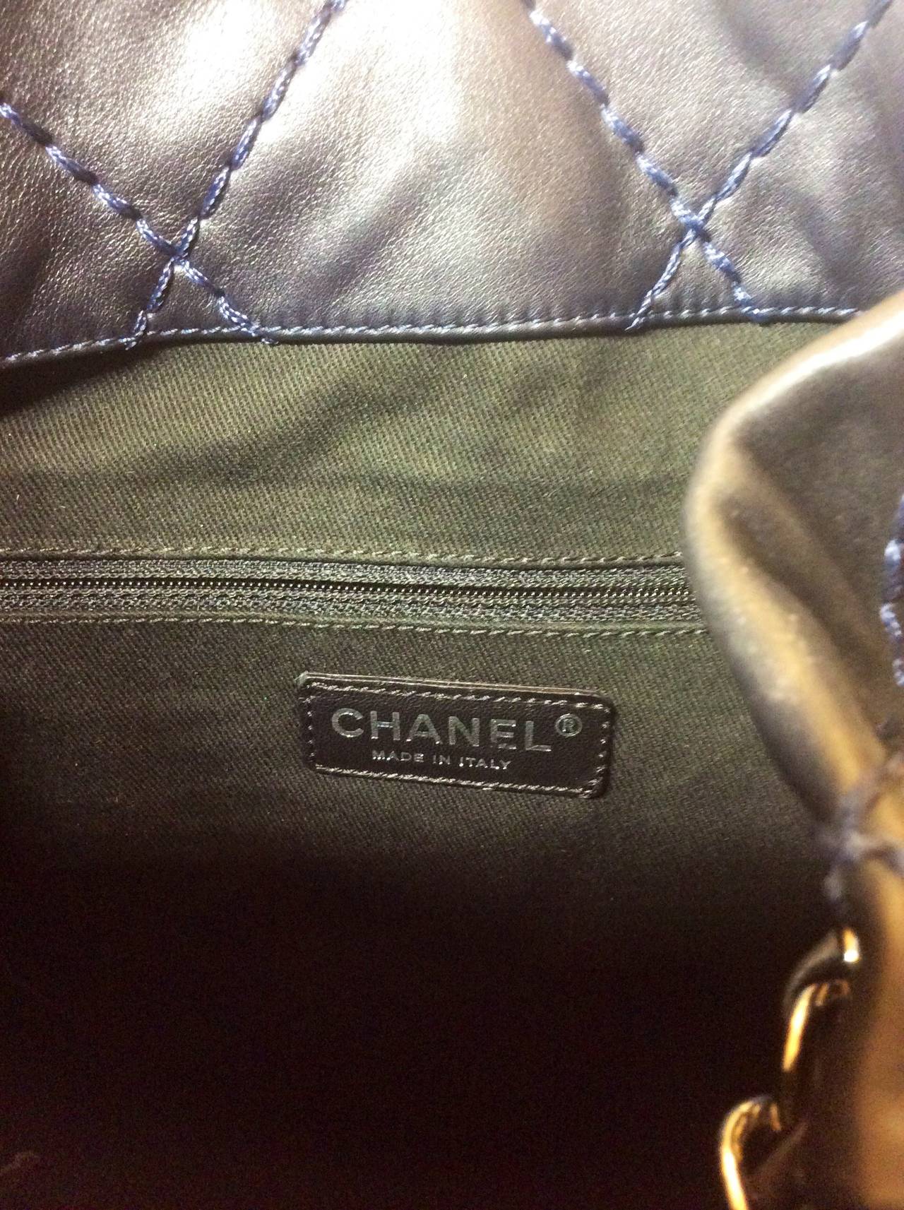Chanel Navy Quilted Lambskin Expandable Tote For Sale 3