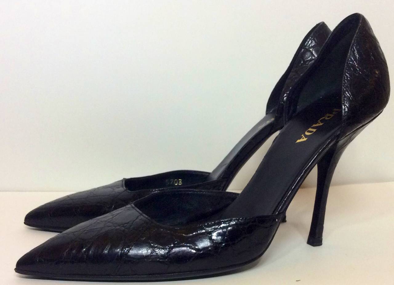 Prada Crocodile Black Pointy Pump 40 1/2 In Excellent Condition For Sale In Lake Park, FL