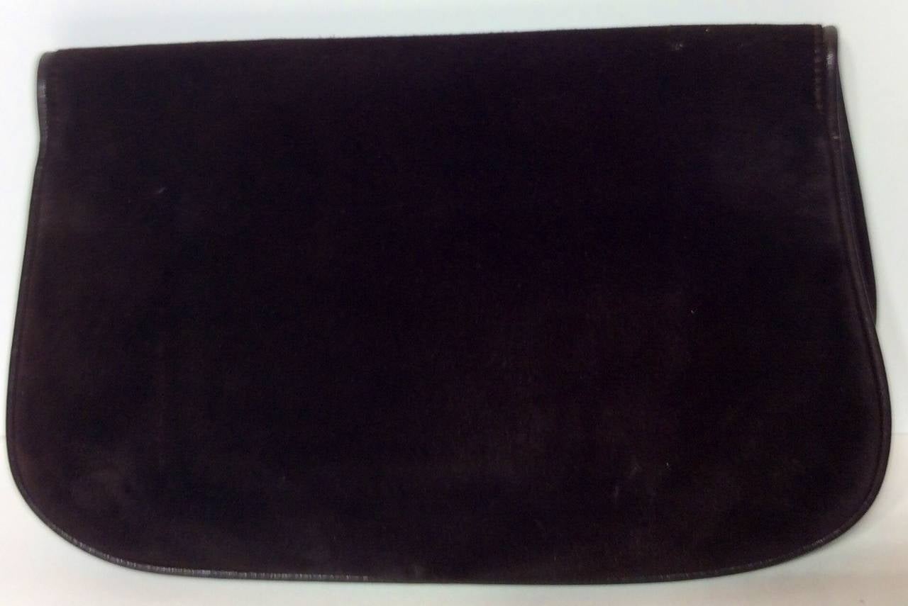 Vintage 1973 Gucci Blondie chocolate brown suede leather flap clutch with large gold 4