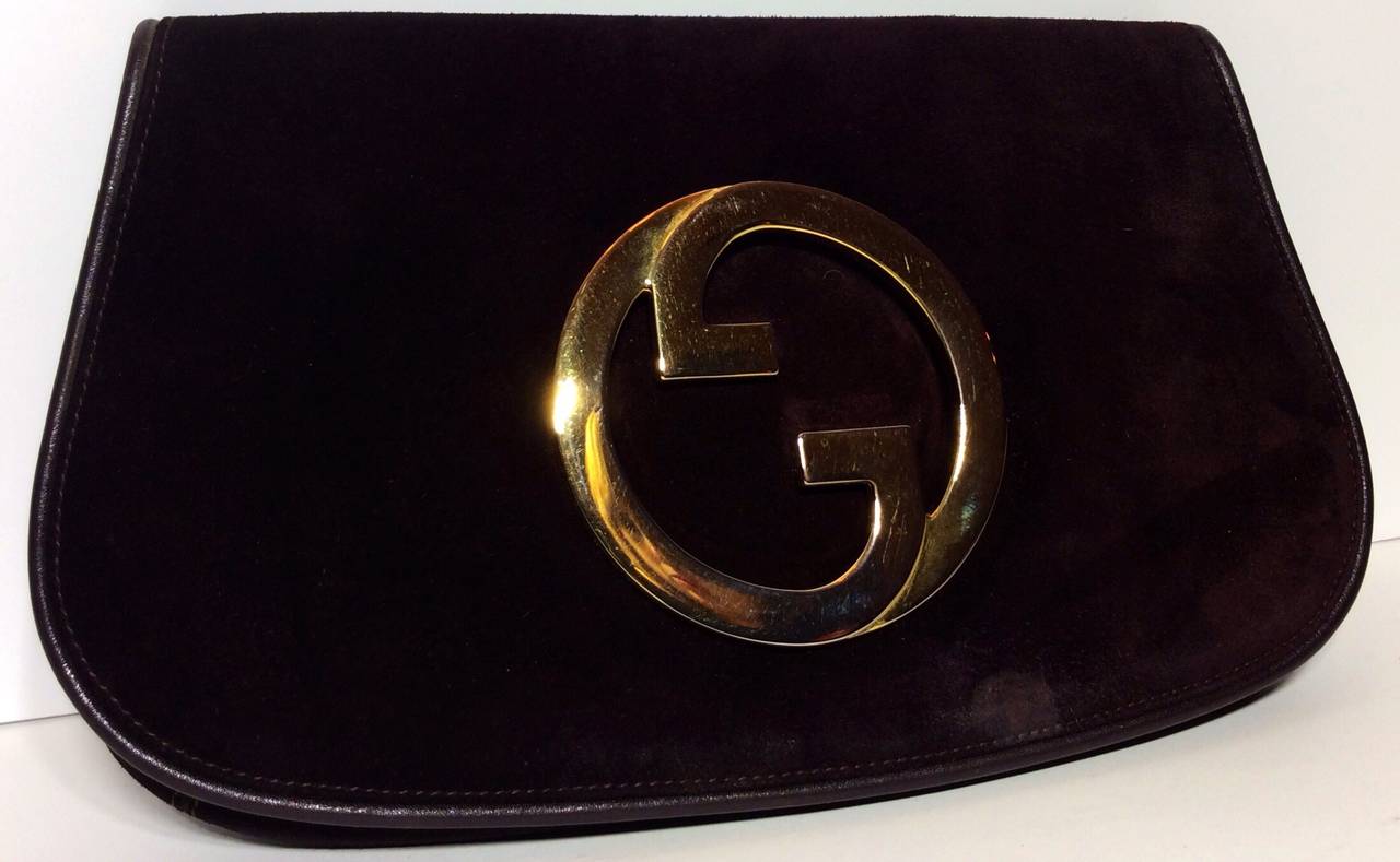 Vintage 1973 Gucci Blondie Chocolate Suede Flap Clutch In Good Condition For Sale In Lake Park, FL