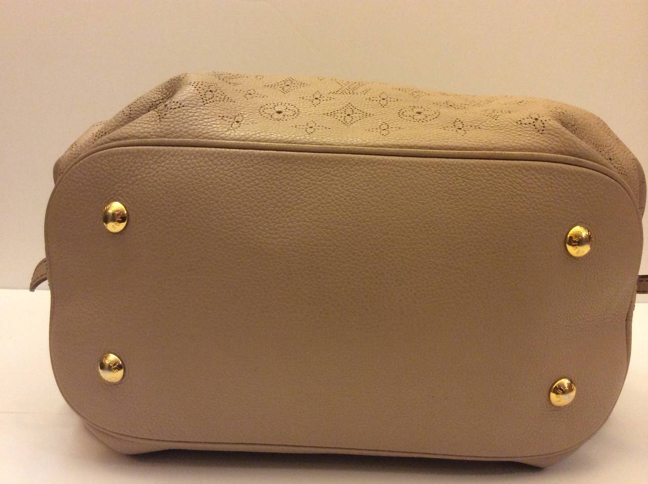 Louis Vuitton Mahina Hobo Leather Handbag 2