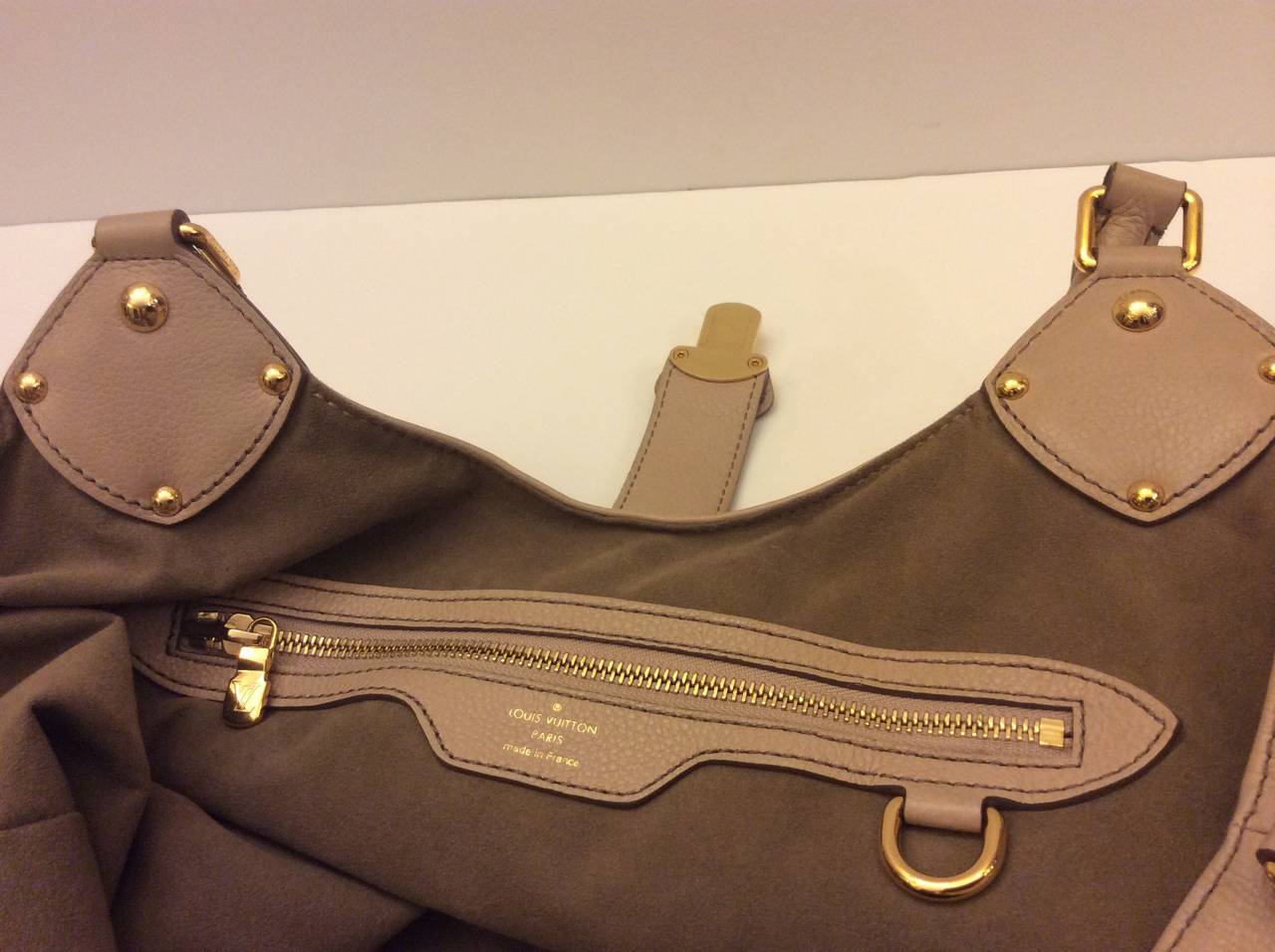 Louis Vuitton Mahina Hobo Leather Handbag 3