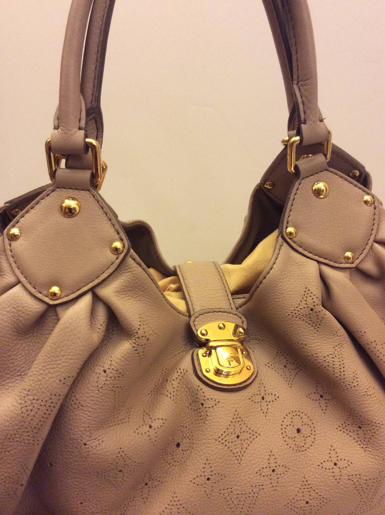 Women's Louis Vuitton Mahina Hobo Leather Handbag