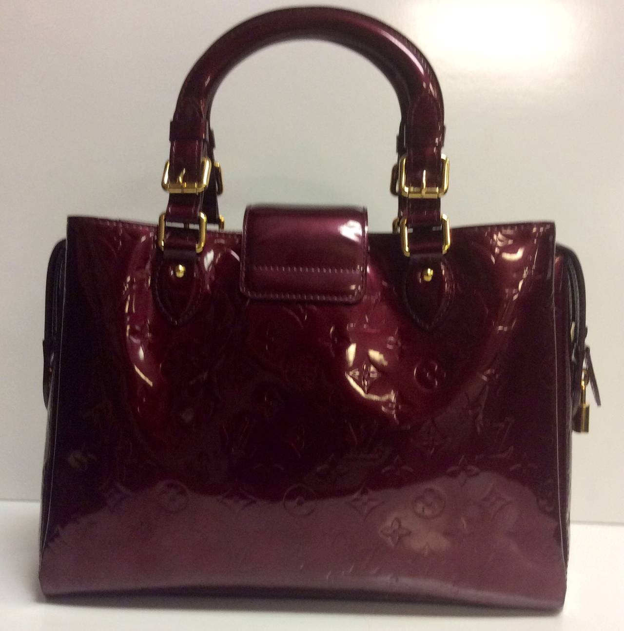 This is a Louis Vuitton Melrose Avenue handbag
The ideal companion for the stylish woman about town. Smart, efficient, versatile, and in beautiful glossy leather too. Very sophisticated.
14.2 x 9.8 x 4.3 inches 
(Length x Height x Width) 
-