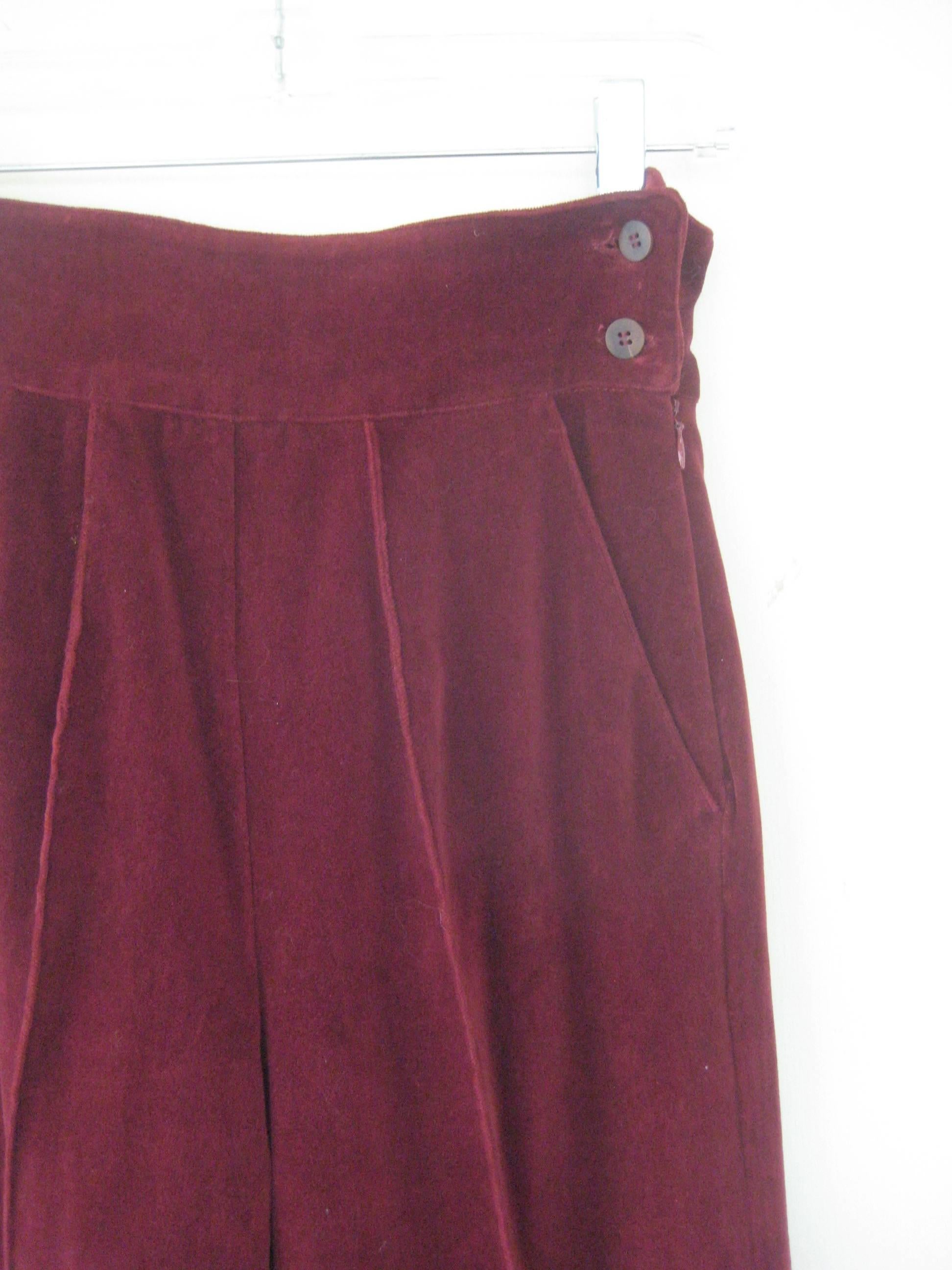 Classic Gigli high waist pant
Cotton velvet with 2% elastane for slight stretch 
Button and small zipper on one side 
Waist 26