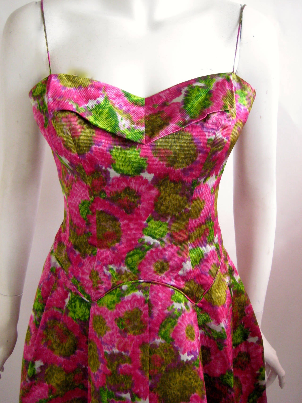 1950s Frank Starr Silk Floral Cocktail Dress In Excellent Condition For Sale In Chicago, IL