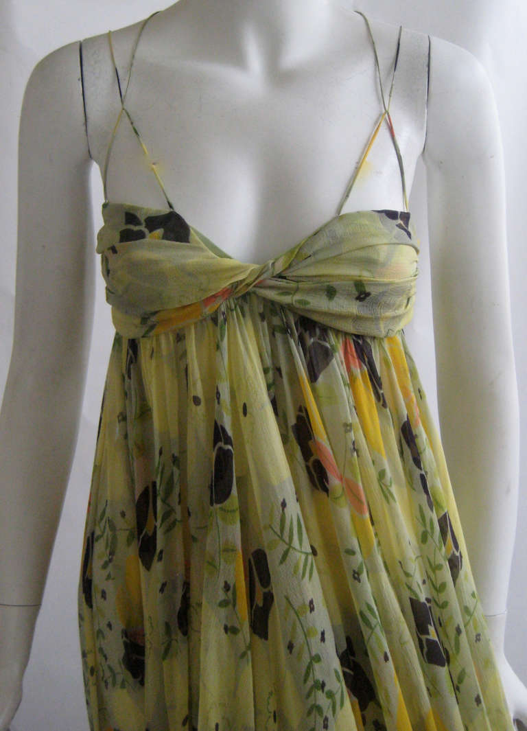 3 layers of silk chiffon 
Spaghetti straps 
Bodice is lined in pale apple green silk