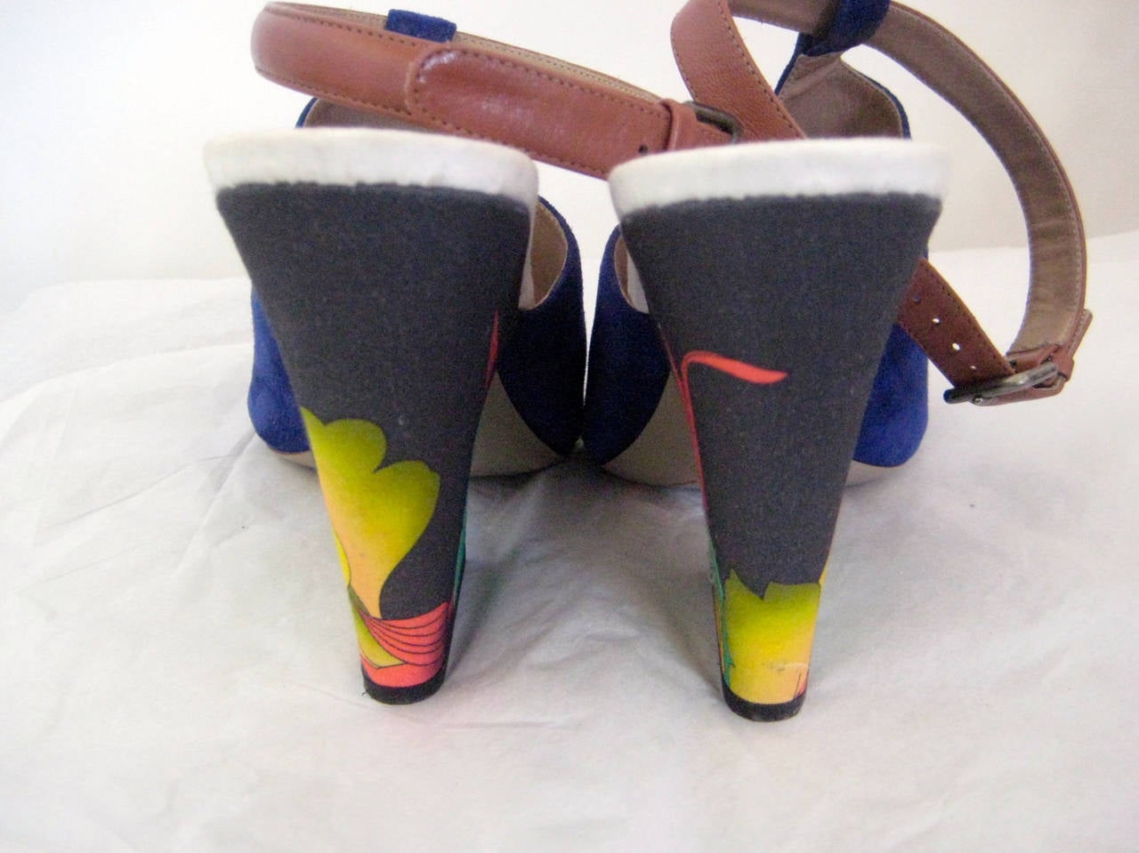 Gorgeous shoes from Dries Van Noten
Blue suede with ankle straps and silk floral heels
Excellent near mint ,these look as if they were worn very little if at all
Labeled size 40 1/2