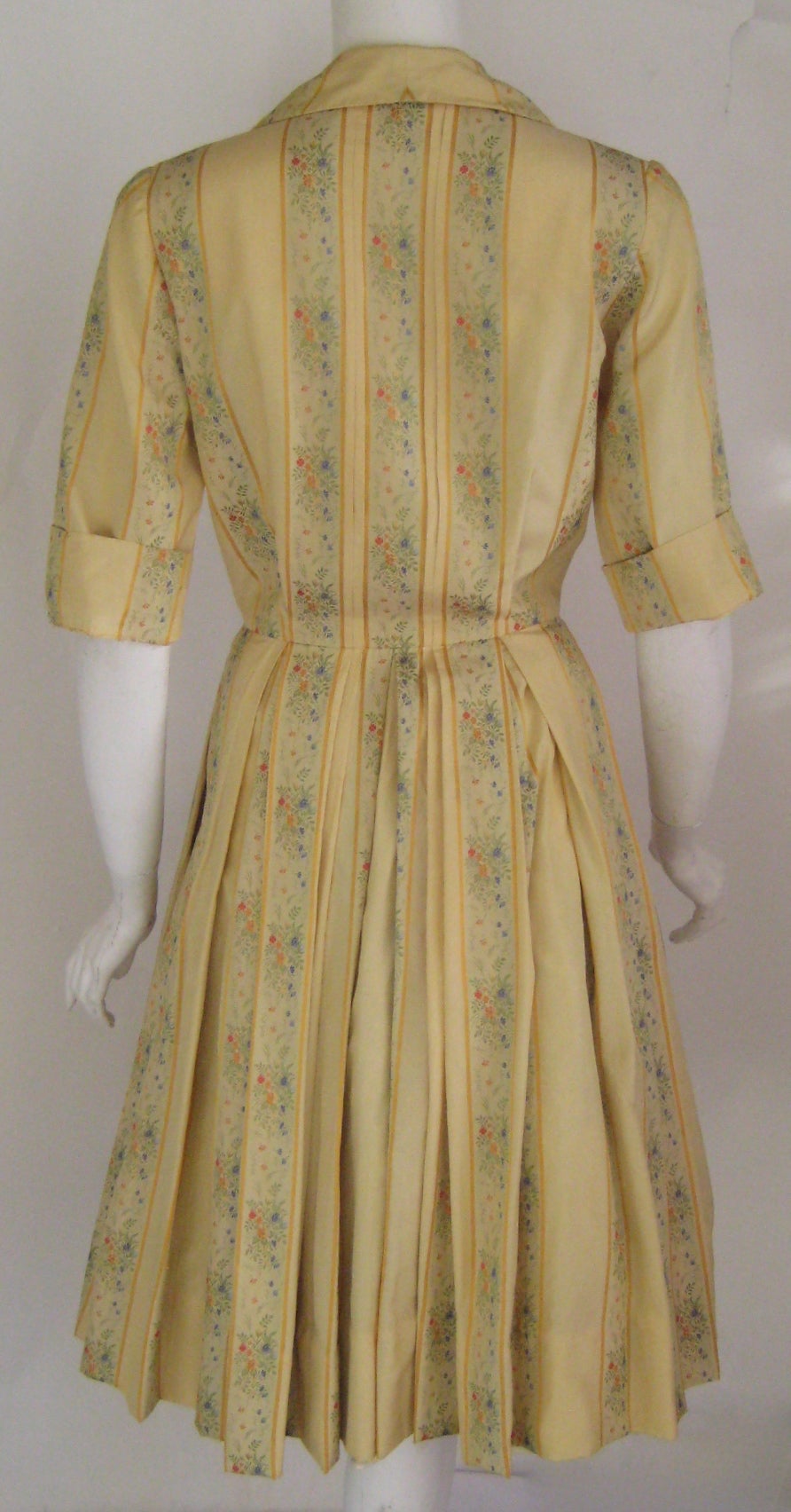 1950s Holly Hoelscher Pale Yellow Silk California Shirt Dress In Excellent Condition For Sale In Chicago, IL