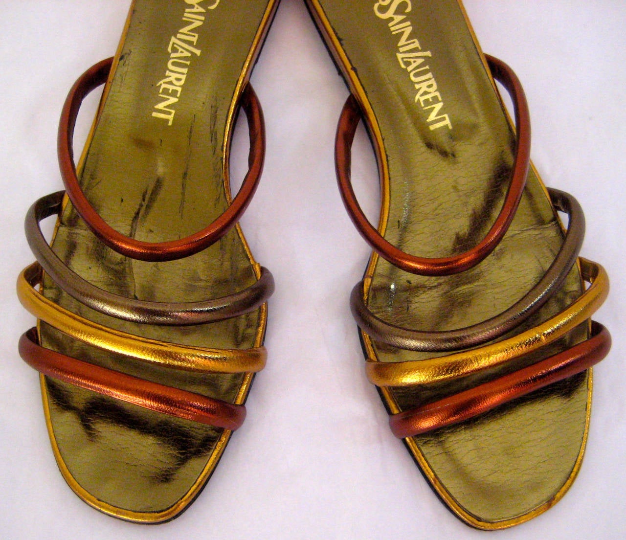 Yves Saint Laurent Metallic Leather Sandals In Good Condition For Sale In Chicago, IL