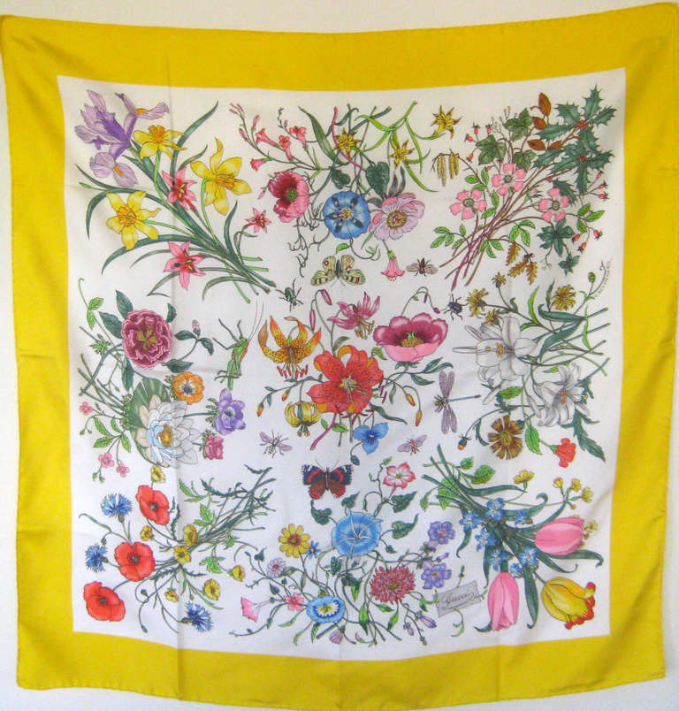Wonderful silk scarf 
Signed v accornero
Flowers Dragonflies Grasshoppers
Original folds still in place .Scarf looks unworn
This measures approx 34