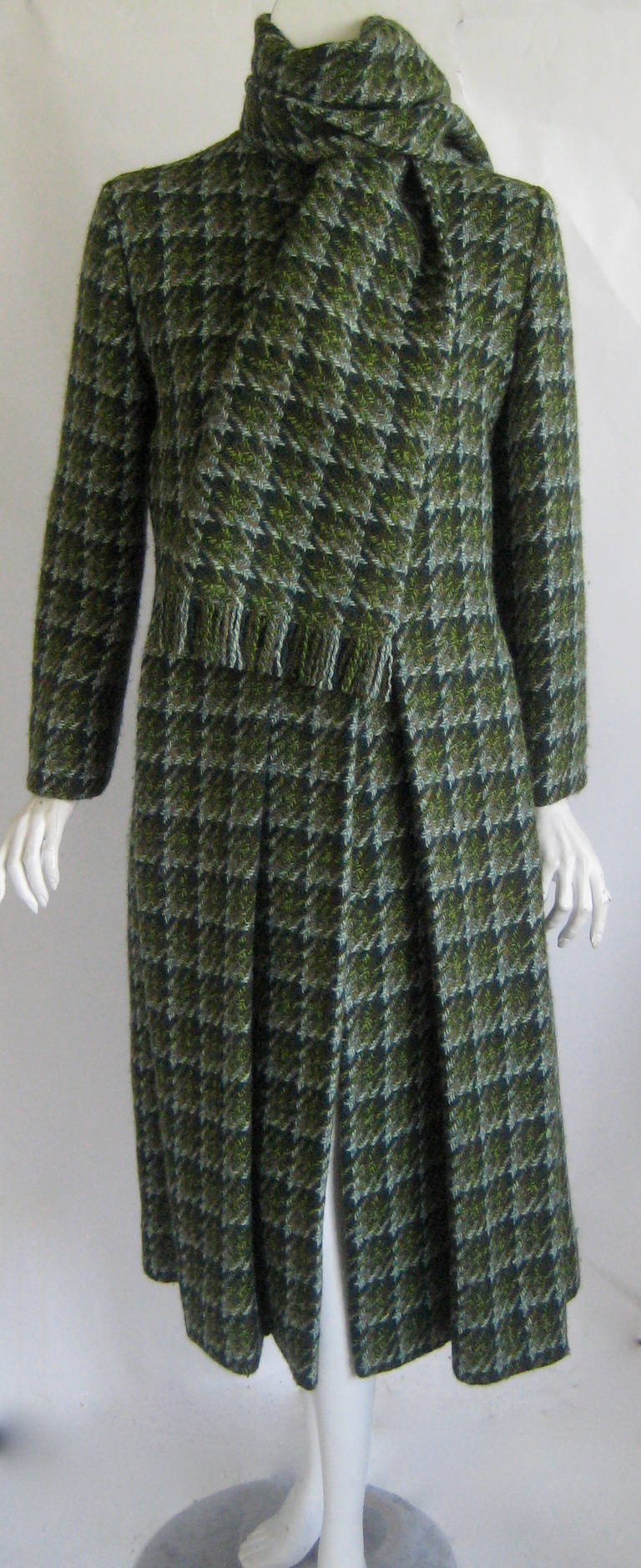 Wonderful wool tweed 
Attached neck scarf 
Silver dome buttons very similar to those used by Cardin in the 60s
2 side pockets 
Pleated skirt
Coat is in exceptional condition and looks unworn