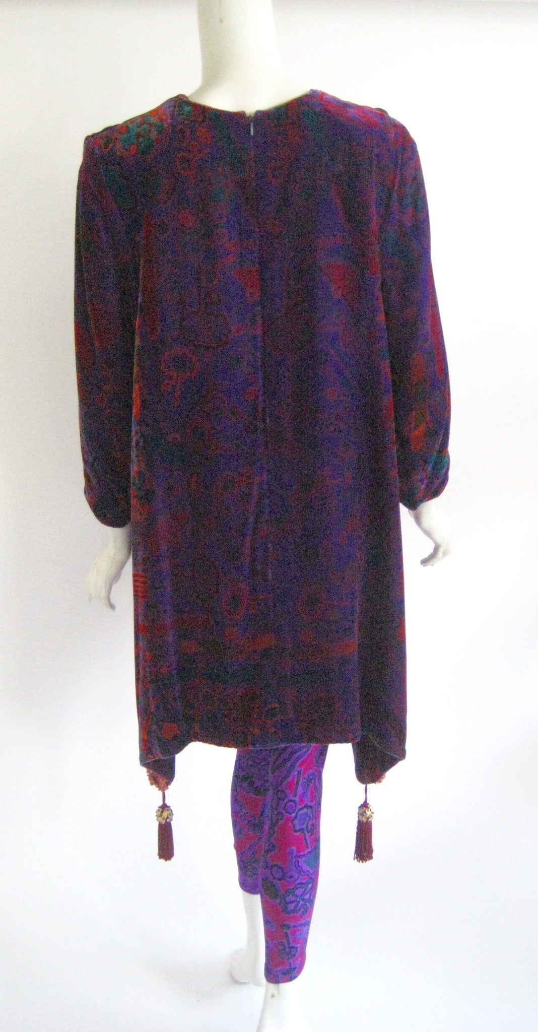 1970s Zandra Rhodes Velvet Tunic With Leggings In Excellent Condition For Sale In Chicago, IL