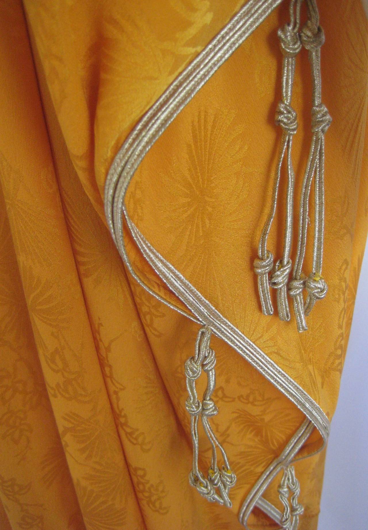 1970s Thea Porter Asian Influence Jacquard Silk Caftan In Excellent Condition In Chicago, IL