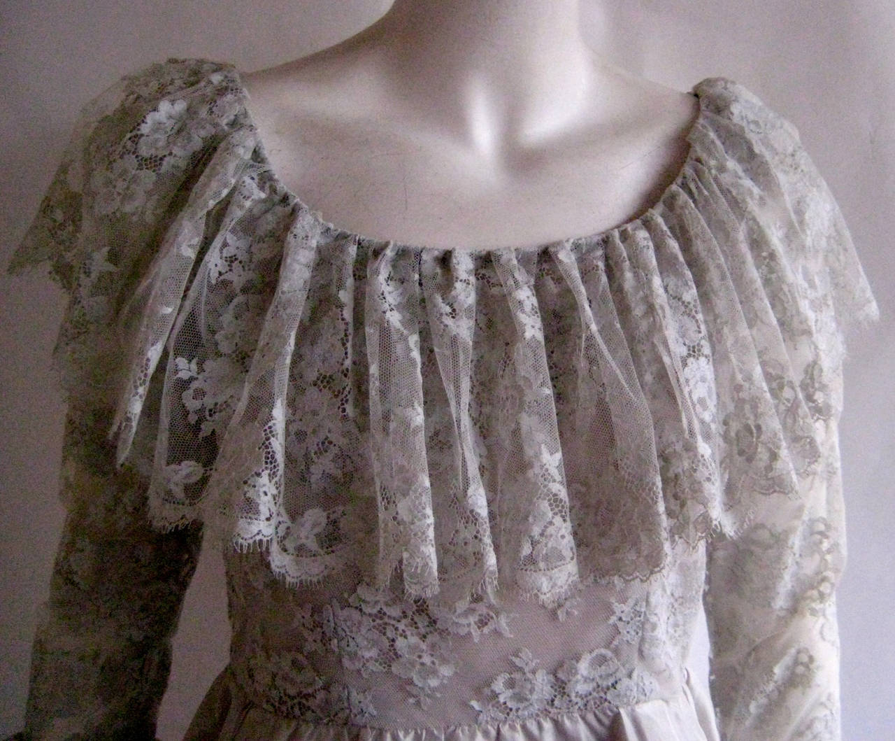 1960s Oscar De La Renta Pale Grey Silk Empire Dress In Excellent Condition For Sale In Chicago, IL