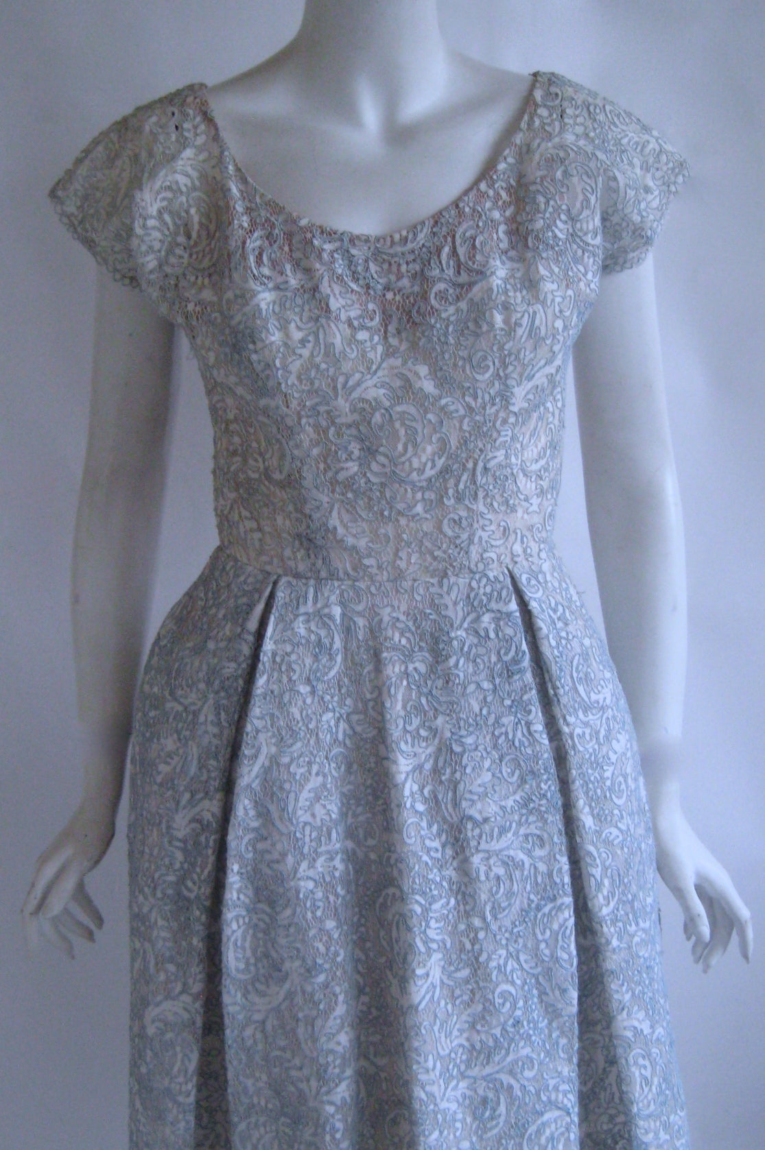 Lovely couture dress by Sophie Gimbel who was the original designer for Salon Moderne and then went on to design couture dresses for Saks Fifth Avenue.
This dress is made of a wonderful blue and white lace .The bodice is lined with white silk crepe