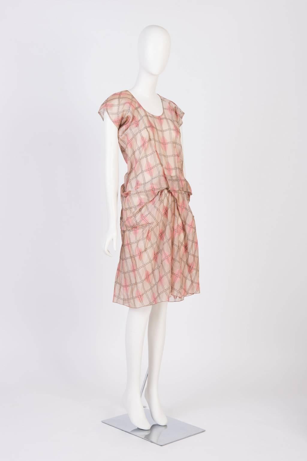  Knee length dress, embroidered and ruched at waist, in pink silk blend.