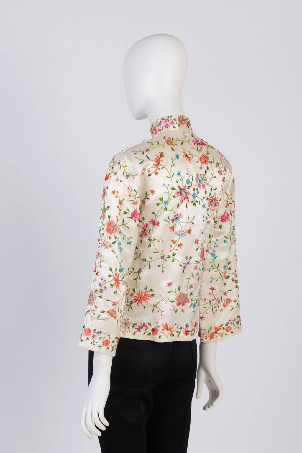 Floral Embroidery Oriental Jacket In Good Condition For Sale In Xiamen, Fujian