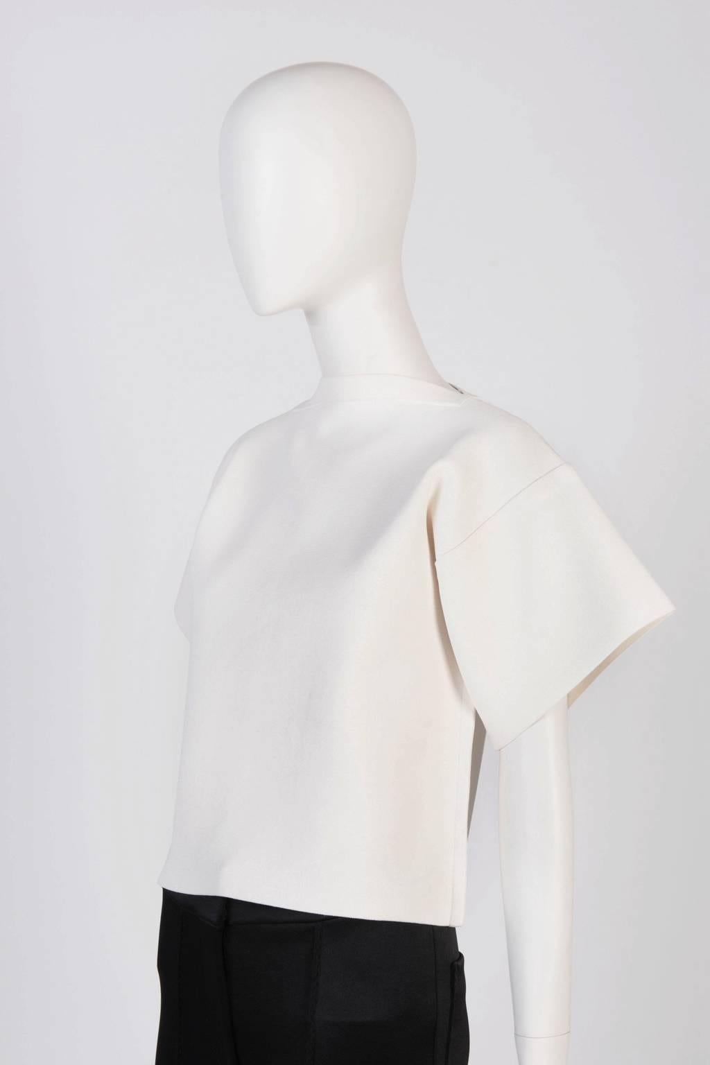 From Maison Martin Magiela main line，this firm milano stitch cream colored top features a modern samurai touch.
