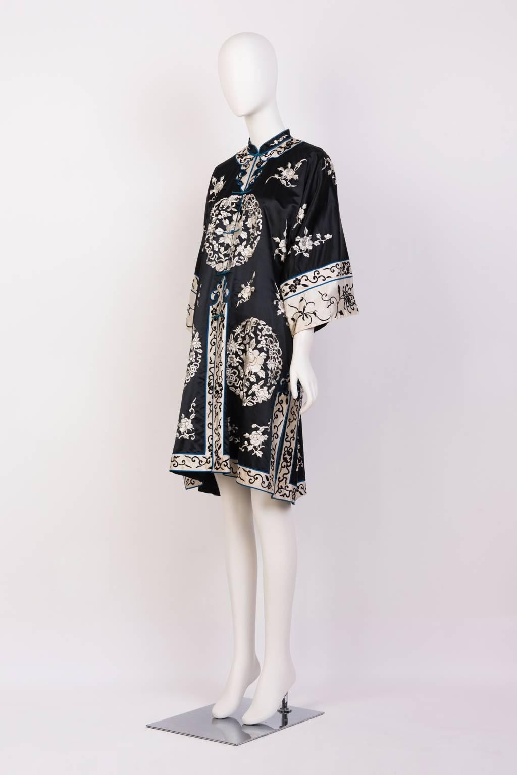 Llined, knee-length Robe, elegantly hand-embroidered with a peony motif, in jet black silk.