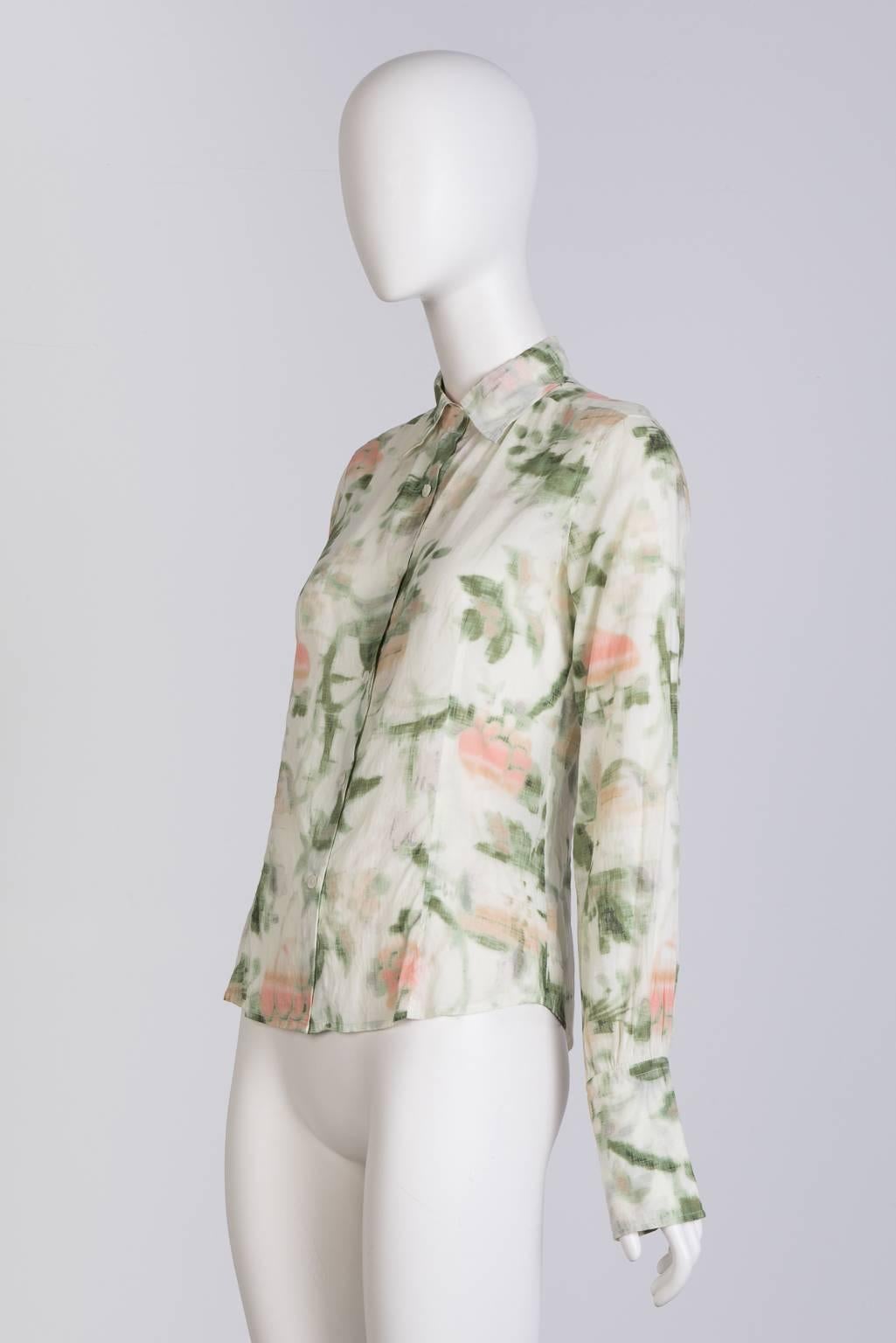 Cotton blouse in watercolour garden print with full sleeve an split cuff.