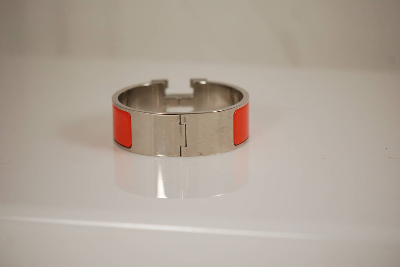 Orange Hermes Enamel Clic H Bracelet In Excellent Condition In New York, NY