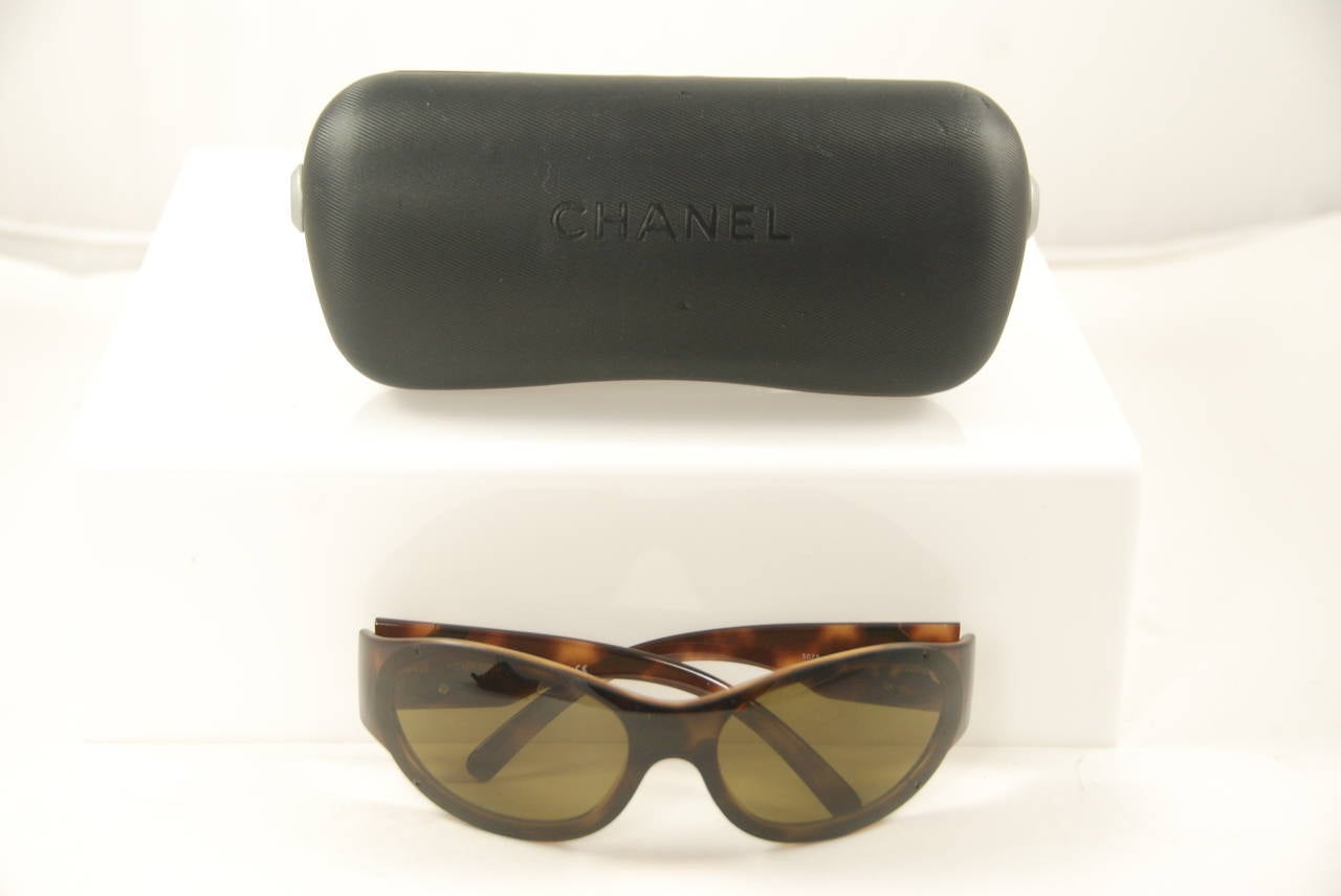 Chanel Tortoise Shell Sunglasses For Sale 3