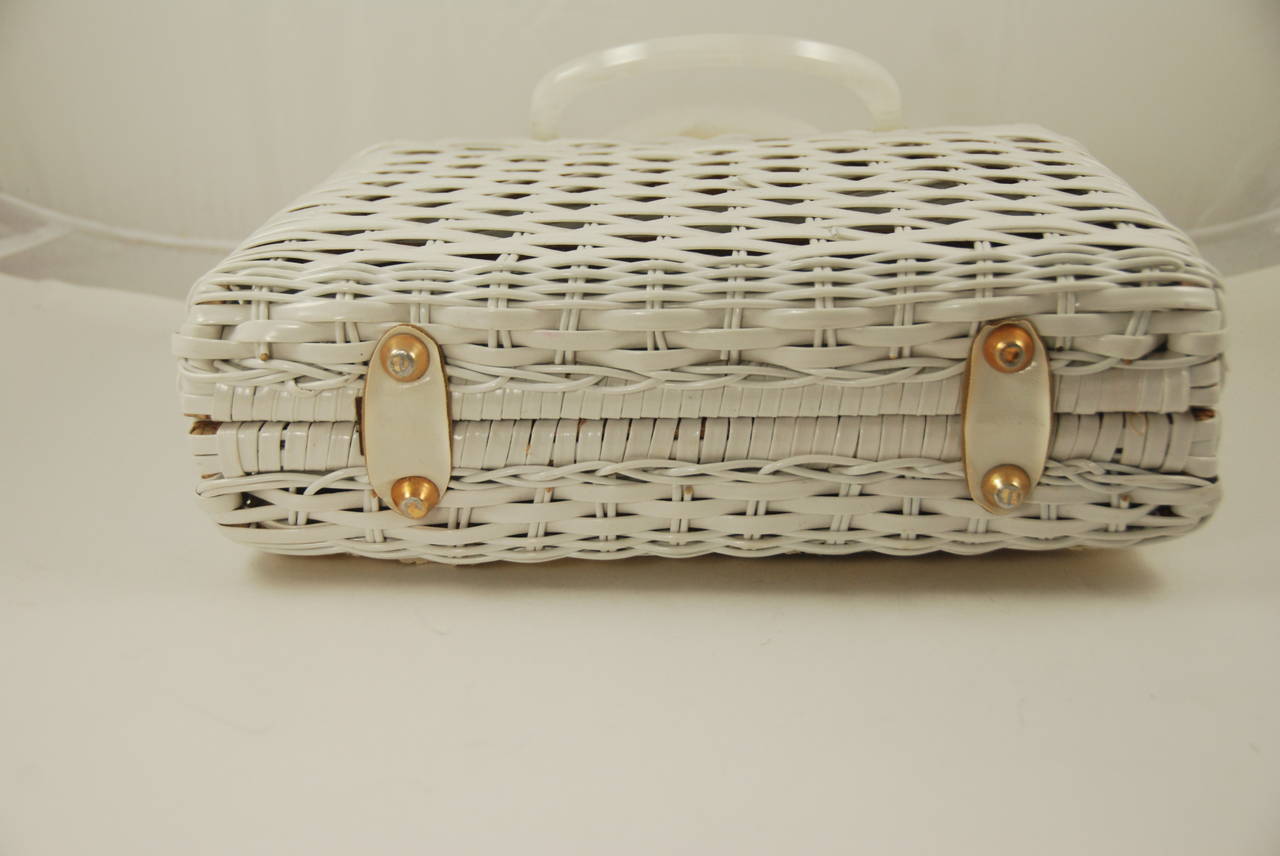 Brown 1960s White Wicker Handbag with Sea Shell Decorations For Sale