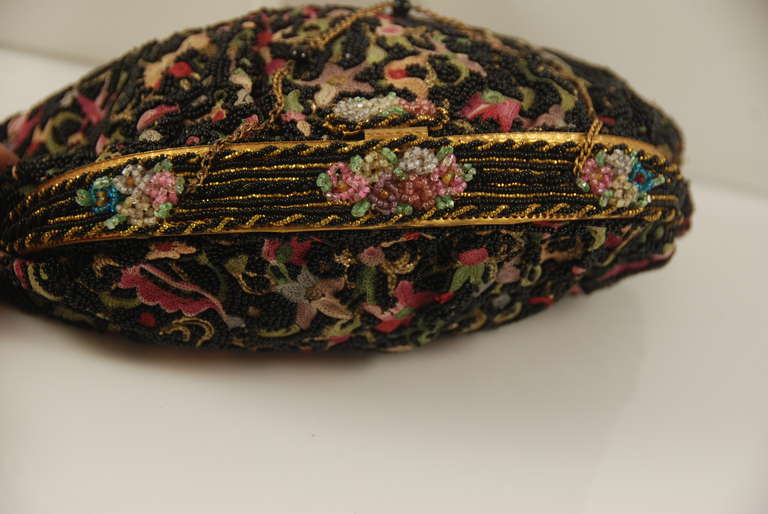 1930s French Beaded Bag with Beauvais Embroidery In Excellent Condition In New York, NY