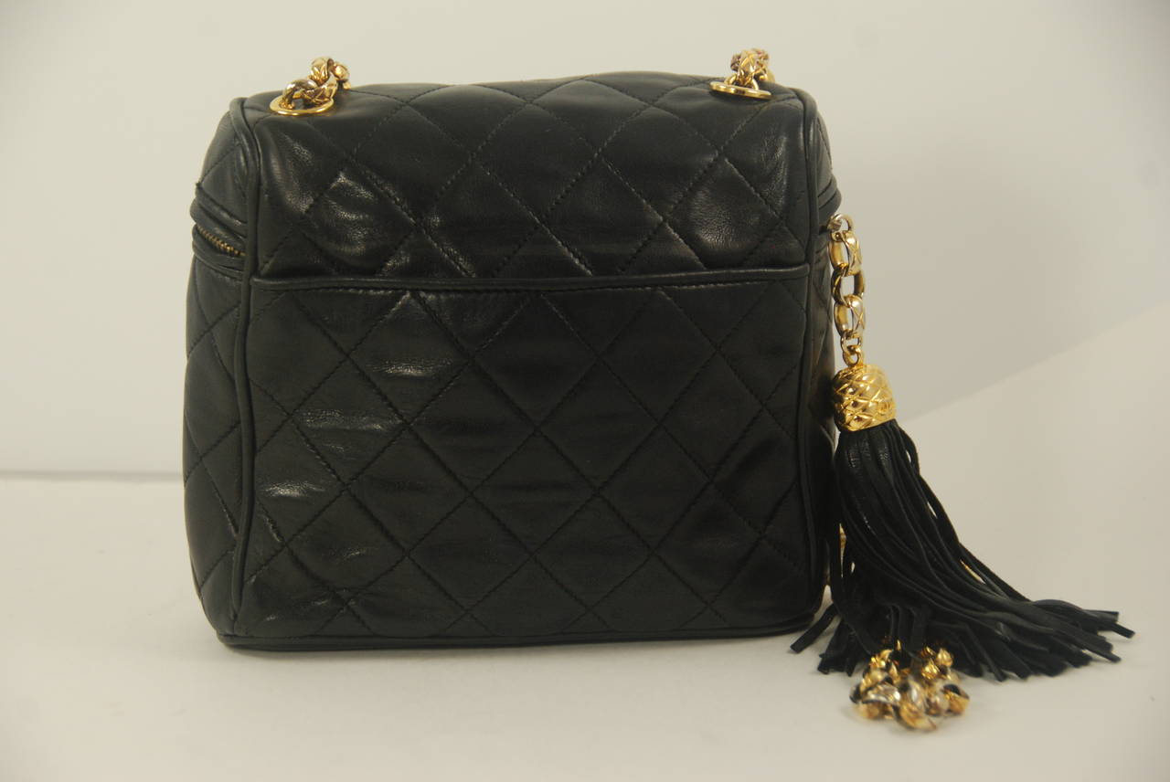 Vintage 1980s Chanel Black Quilted Shoulder Bag In Excellent Condition In New York, NY