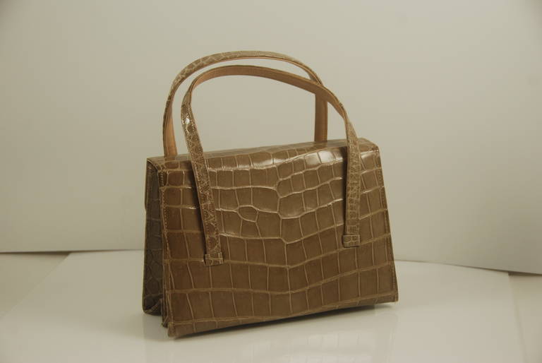 1960s Saks Fifth Ave. Mocha Crocodile Handbag In Excellent Condition In New York, NY