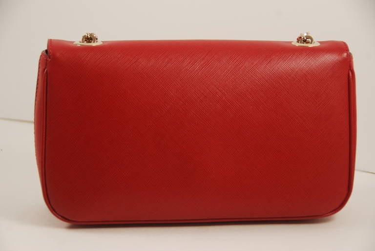 Contemporary Ferragamo Red Textured Calfskin Flap Bag In New Condition In New York, NY