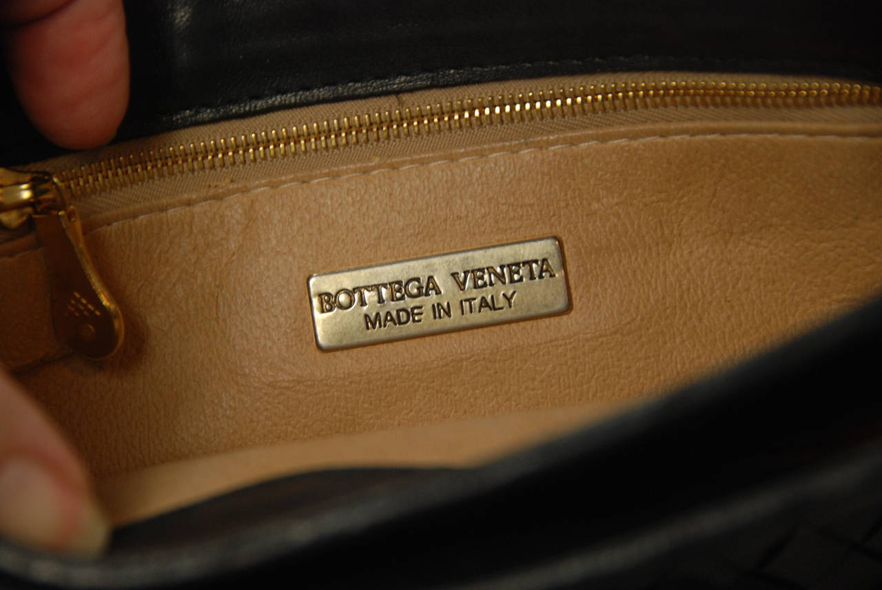 1990s Bottega Veneta Nero Calf Intrecciato Shoulder Bag 2