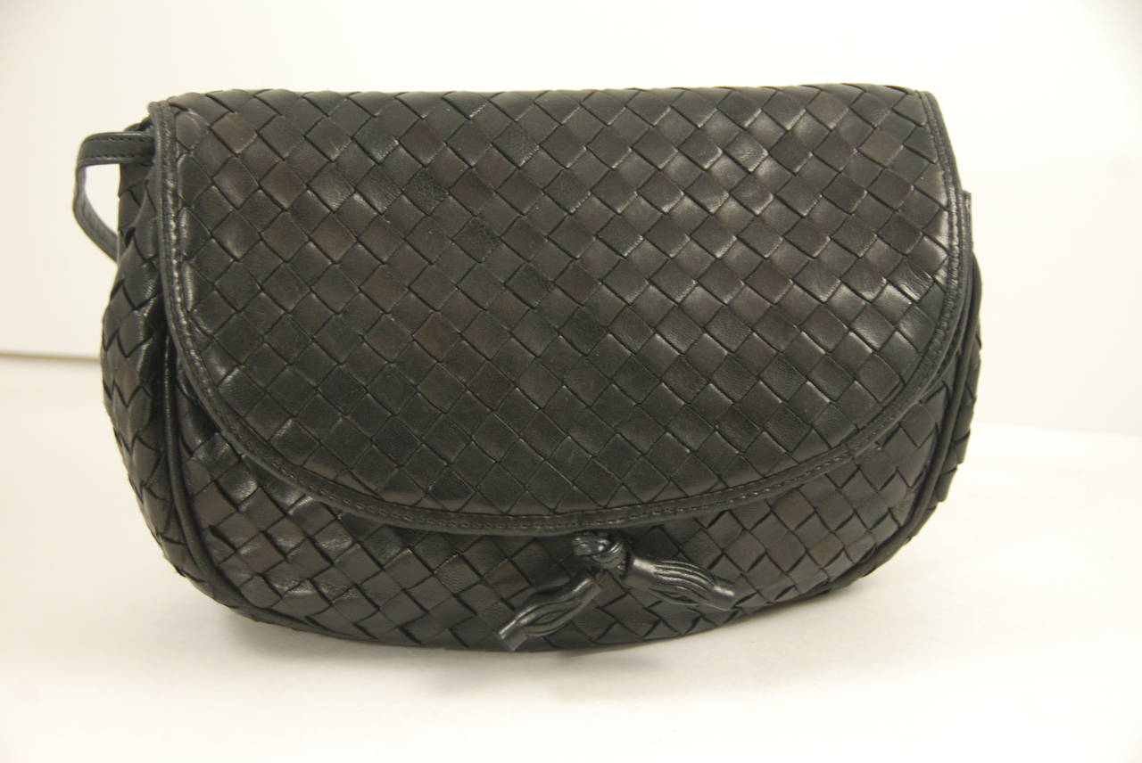 Vintage black leather Bottega Veneta Intrecciato clutch/shoulder bag. Strap has a 22