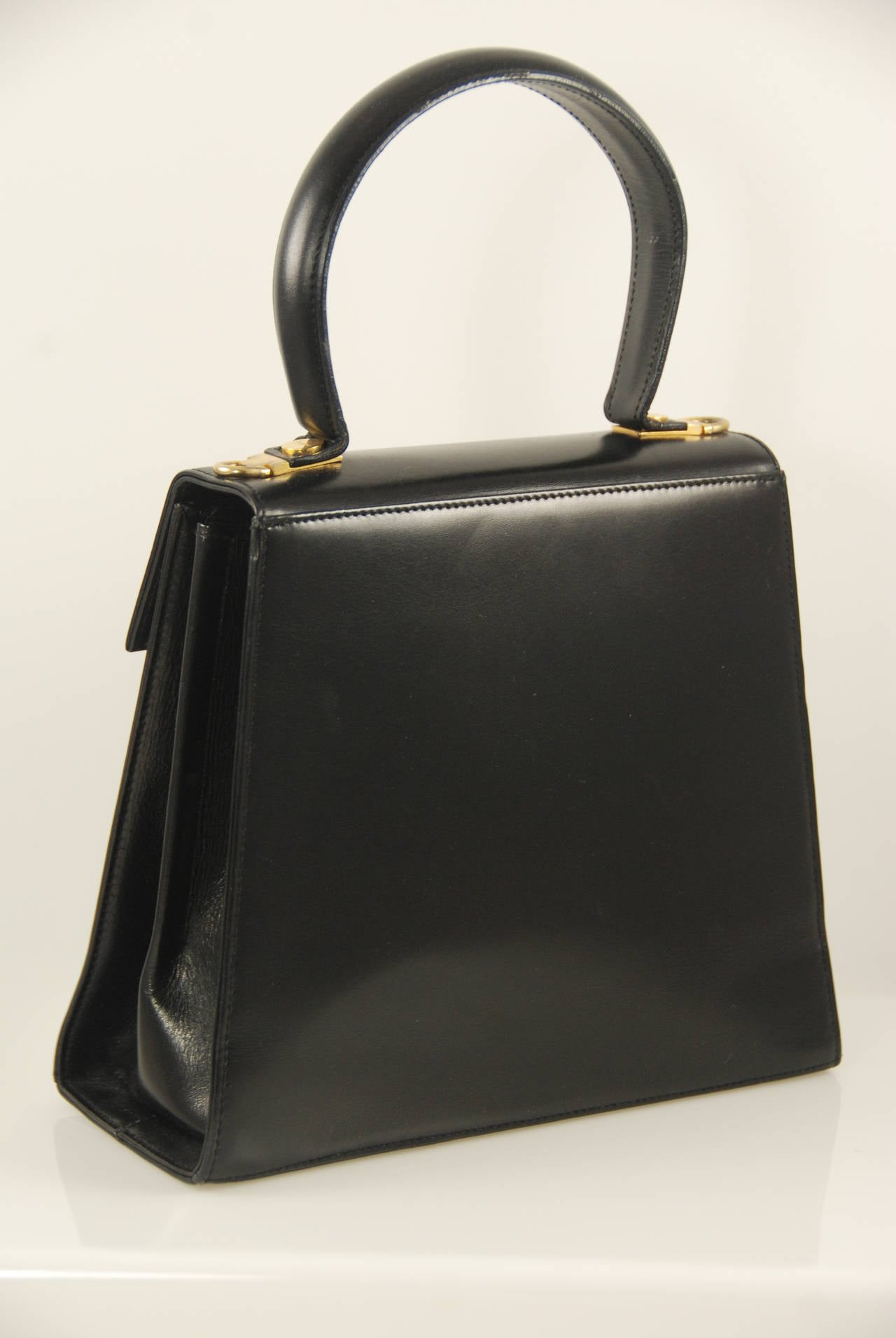 Wonderful classic black leather Ferragamo handbag. Also included is the detachable shoulder strap. Inside the bag has two main compartments and one zipper compartment. Lining is a smooth black leather.