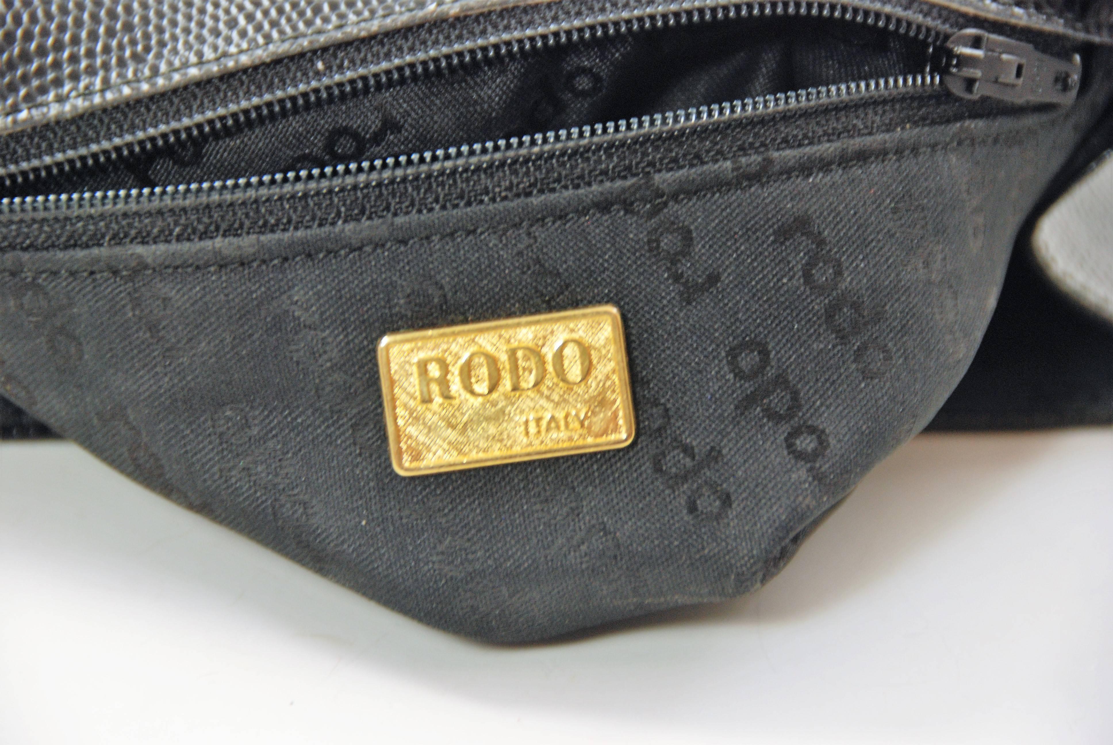 Rodo Black Lizard Shoulder Bag with Modernist Brass Detail For Sale 1