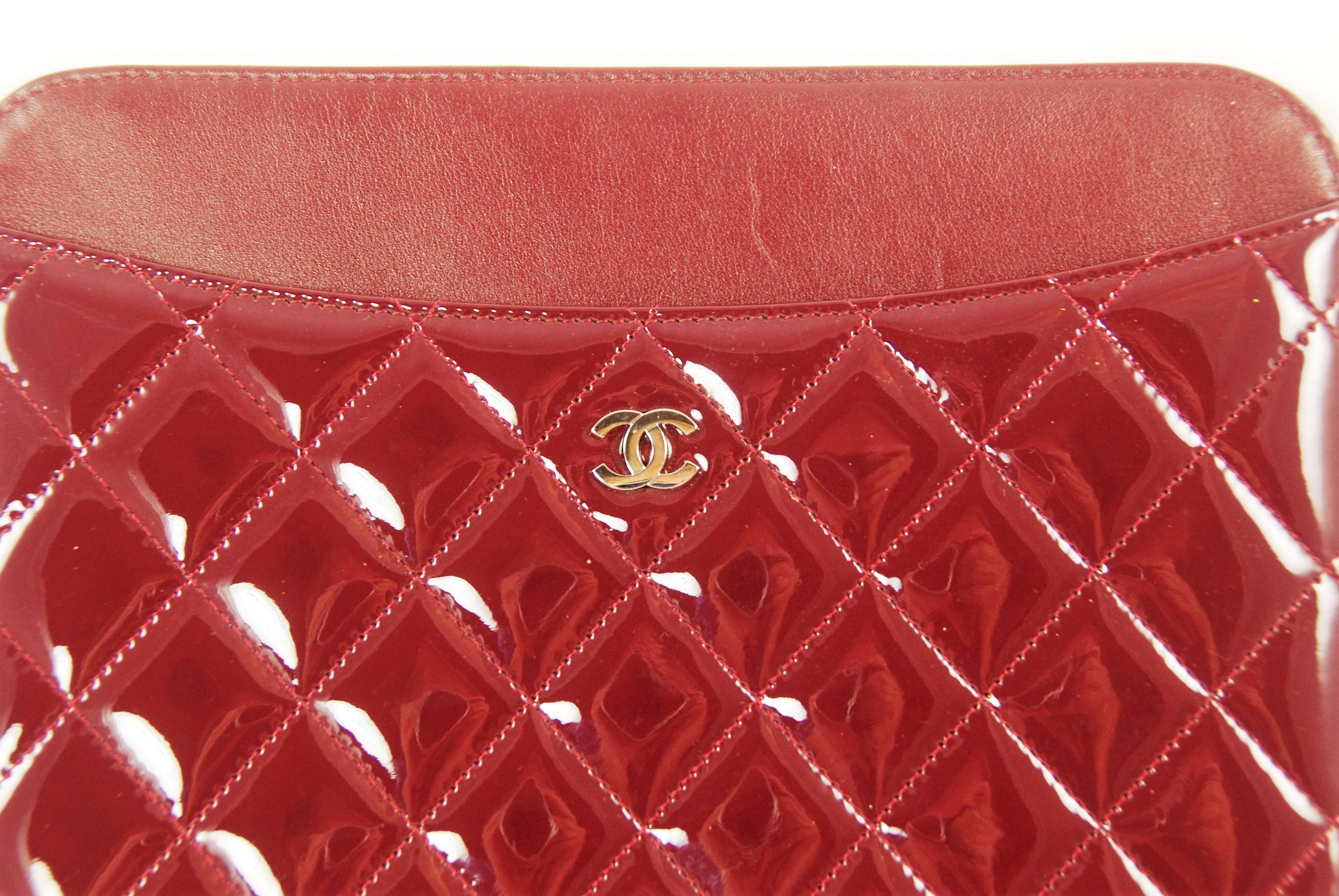 2011 Chanel Burgundy Patent Leather iPad Case For Sale 2