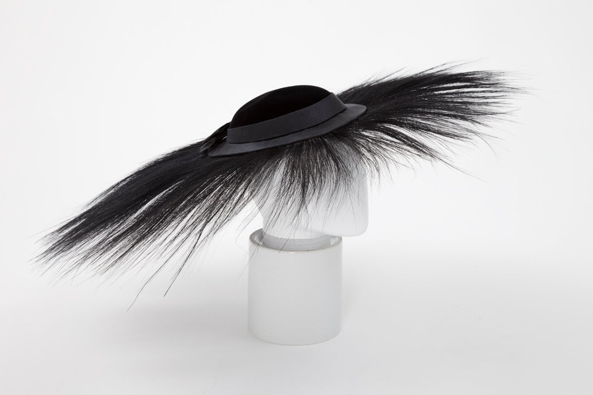 Chapeau en velours Nina Ricci & Plumes d'oiseau de paradis