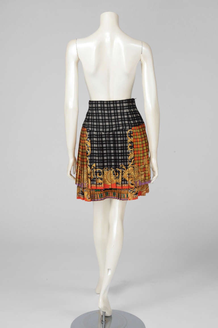 A nice pleated skirt by Versace Couture made of three different layers. Each layer has a different pattern.

Fits approx. : US 2-6 / FR 36-38

Measurements :
Waist approx. 70-71 cm (27.6-28 inches)
Hips approx. 90 cm (35.4 inches)
Total