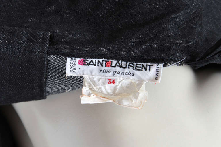 Mini robe sans bretelles en jean de défilé Yves Saint Laurent,  printemps-été 1987 - En vente sur 1stDibs