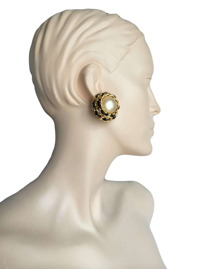 Chanel Oversized Clip-On Earrings In Excellent Condition In Geneva, CH