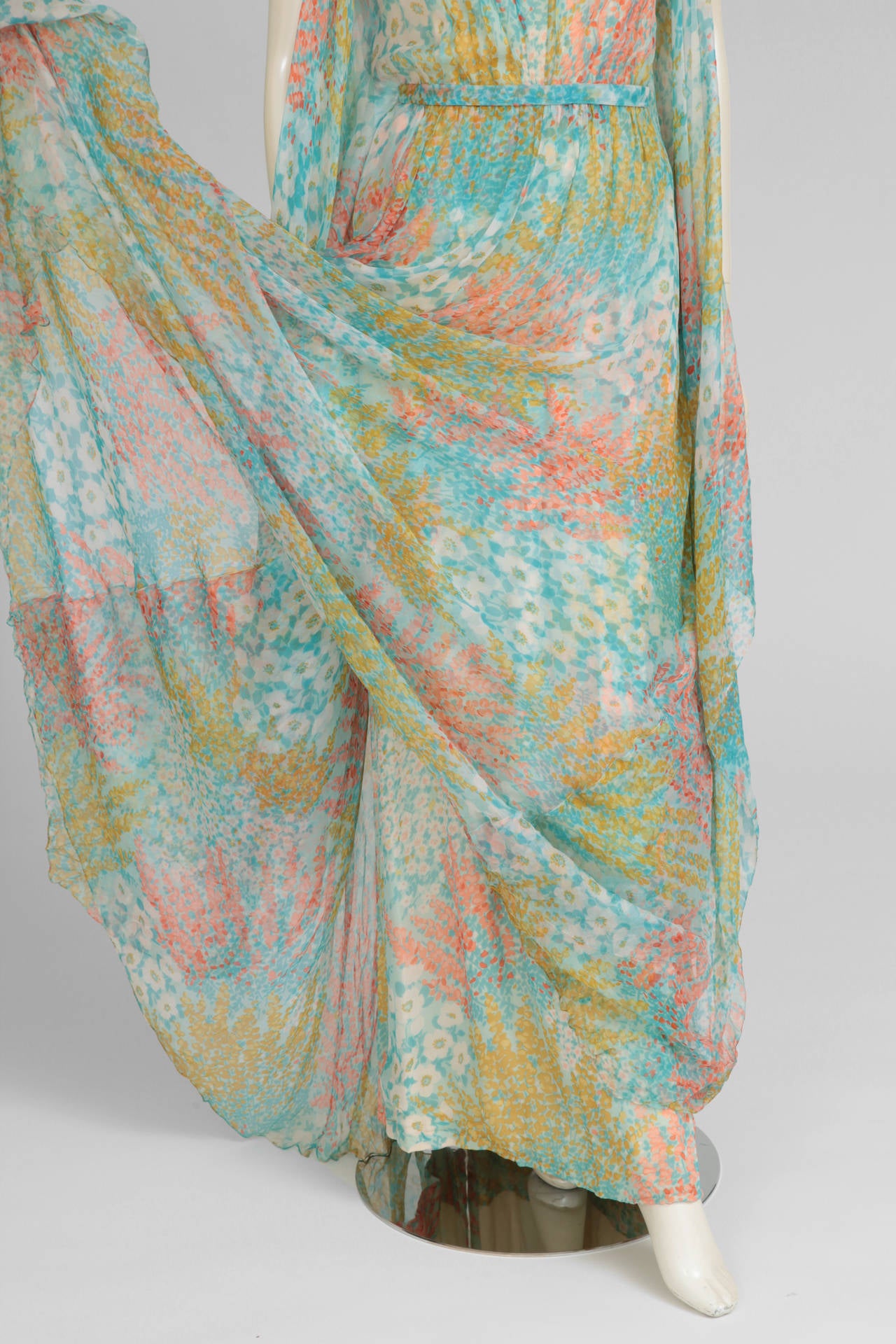 Chanel Alta Costura Vestido de gasa de seda estampada, circa 1970 en Bueno Estado en Geneva, CH